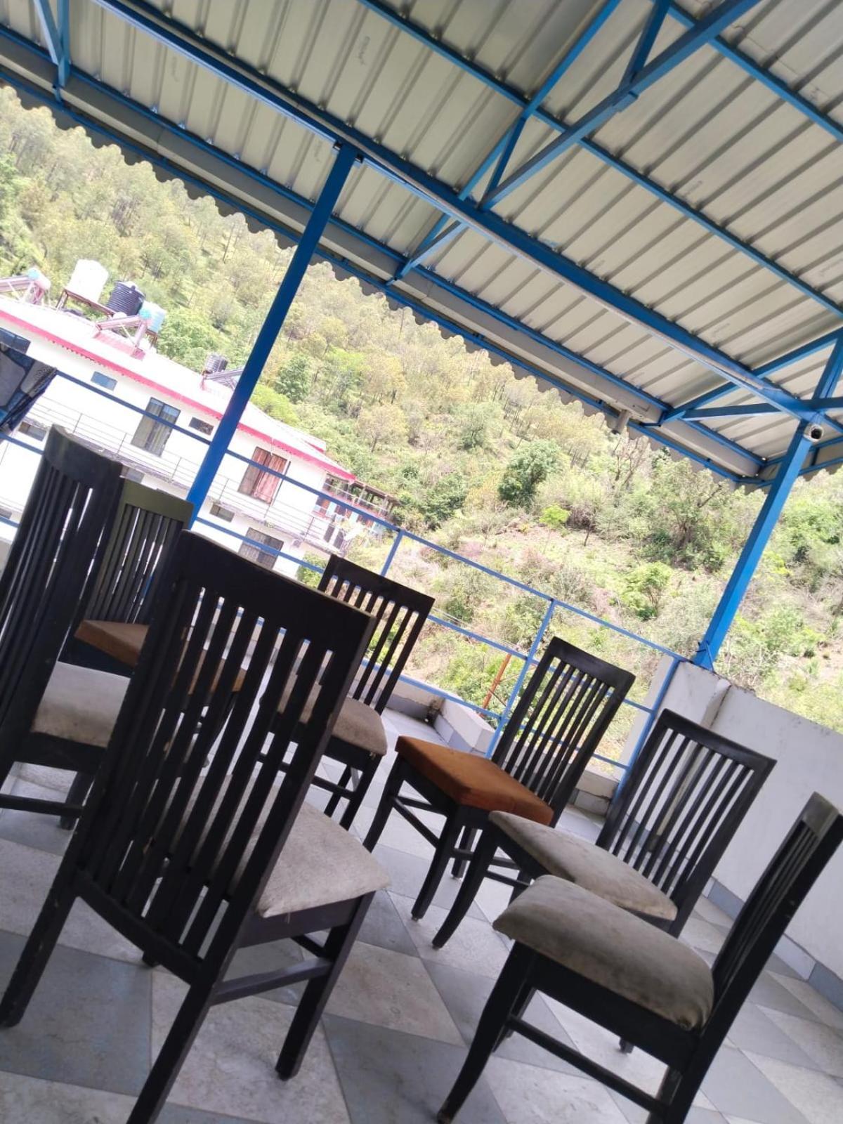 Abuzz Oxfordcaps Chanakya Hostel Solan Екстер'єр фото