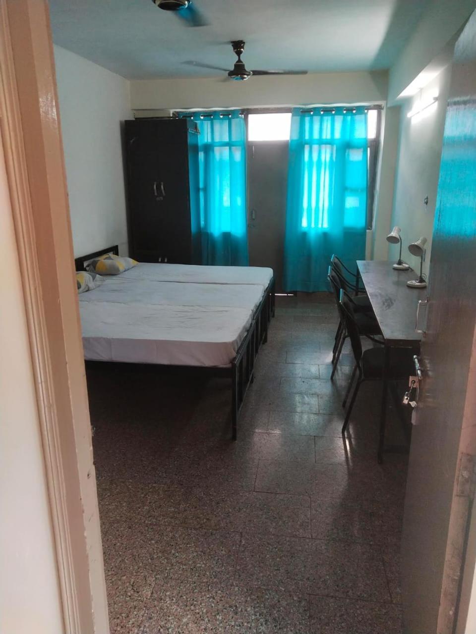 Abuzz Oxfordcaps Chanakya Hostel Solan Екстер'єр фото