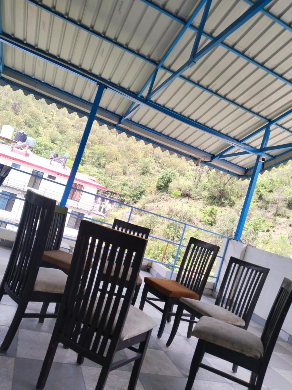 Abuzz Oxfordcaps Chanakya Hostel Solan Екстер'єр фото